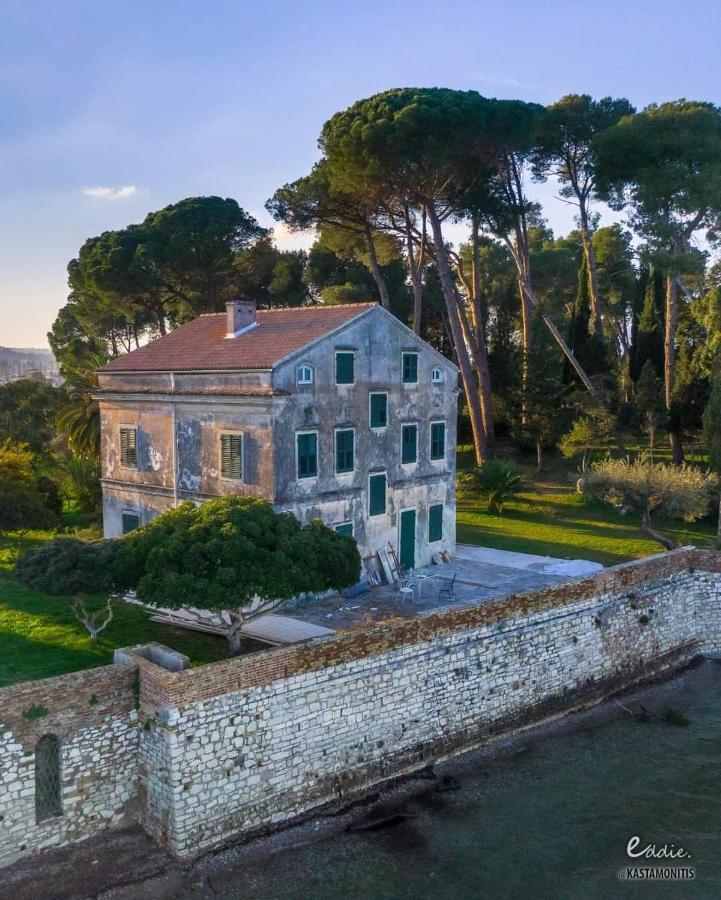 Iris Apartment Near Corfu Town Kontokali Exterior photo